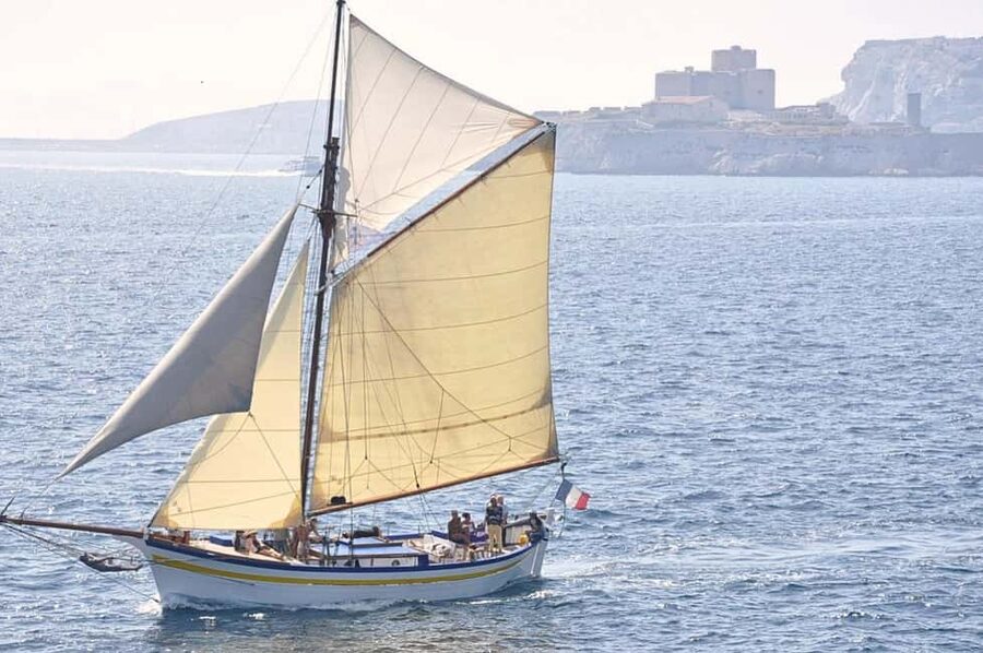 Marseille: Sunset Sailing, Buffet, and Wine - Swimming, sea air, and the sunset pause