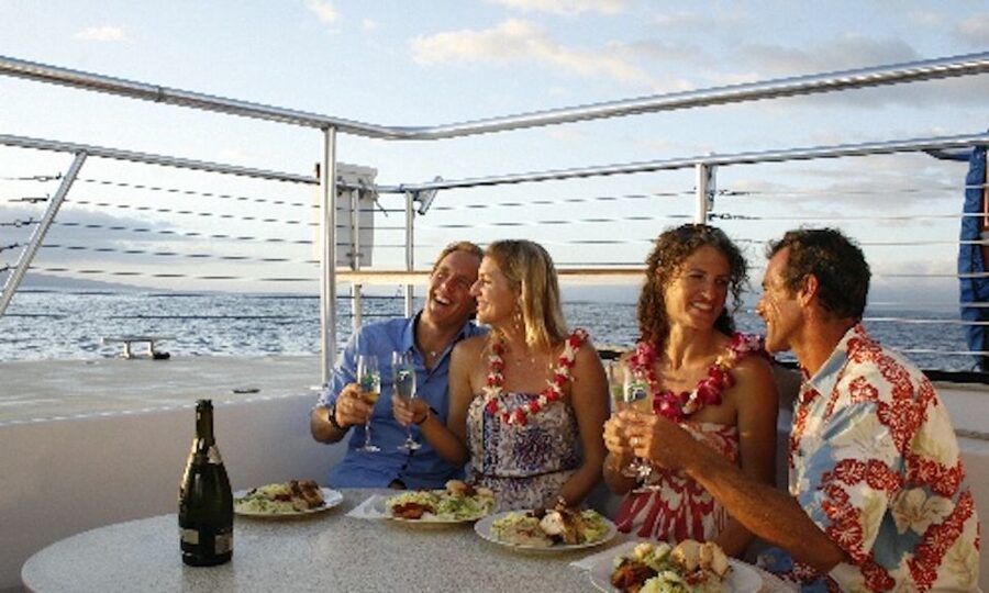 Maui: Ka'anapali Luxury Sunset Dinner Sail - The first hour: settle in with views and drinks