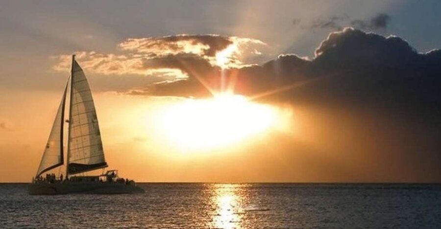 Maui: Ma'alaea Catamaran Sunset Sail with Appetizers - Setting Sail Along Maui’s Coast