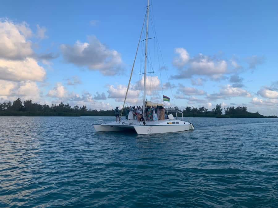 Mauritius: Ile Aux Cerfs catamaran cruise Lunch with BBQ - Key points to know before booking