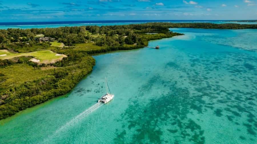 Mauritius: Ile Aux Cerfs Catamaran Cruise with Lunch - Swimming and snorkeling near Ile aux Cerfs
