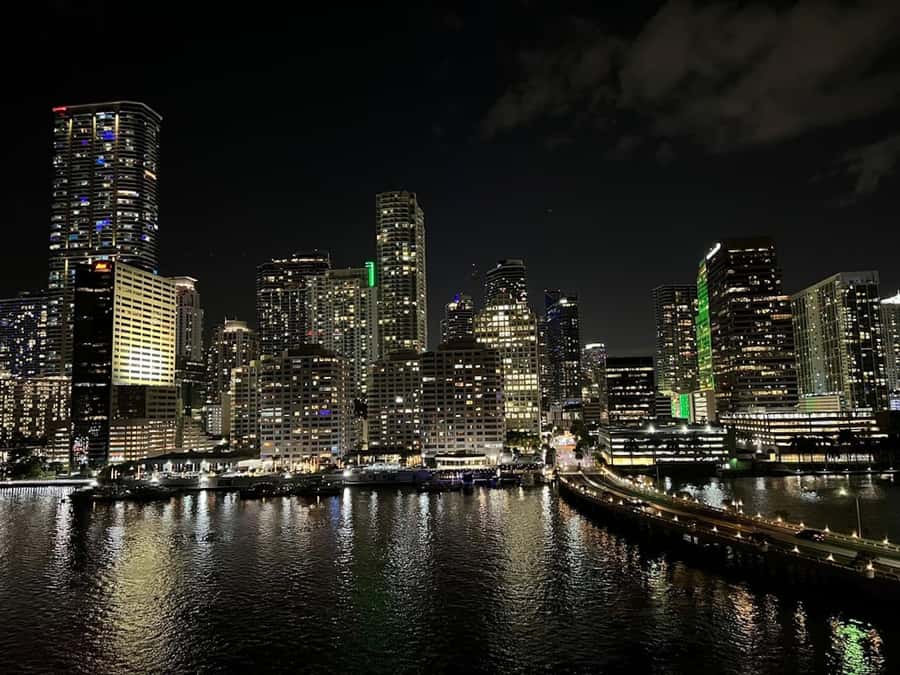 Miami: Party Yacht Cruise with Open Bar and DJ - What I like most about the experience