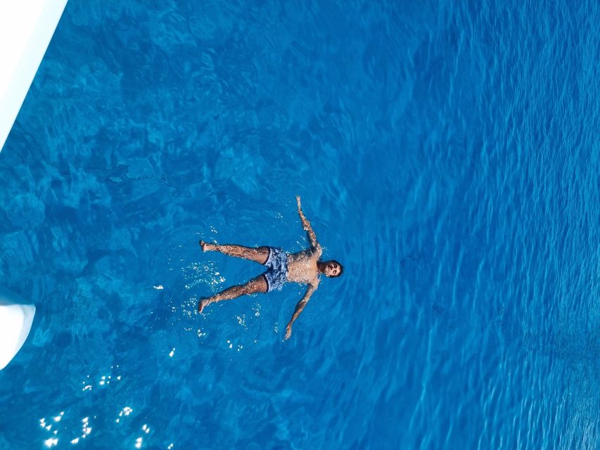 Milos: Full-Day Catamaran Cruise with Food and Open Bar - Sarakiniko, Klima, and the return to Adamantas
