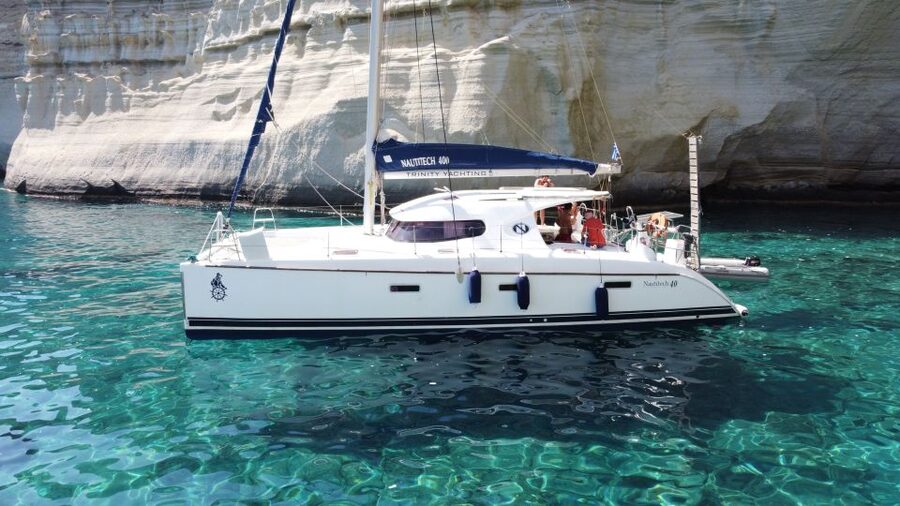 Milos: Full day Milos and Poliegos Catamaran Cruise - Gerakas Beach and lunch on board