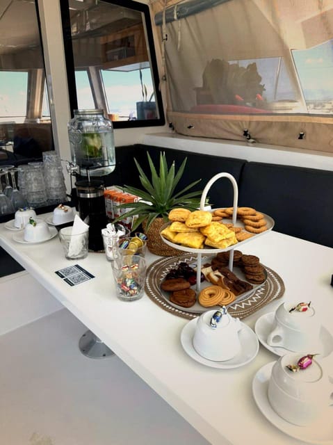 Milos: Kleftiko Morning Catamaran Cruise with Lunch & Drinks - The return sail and comfort on deck