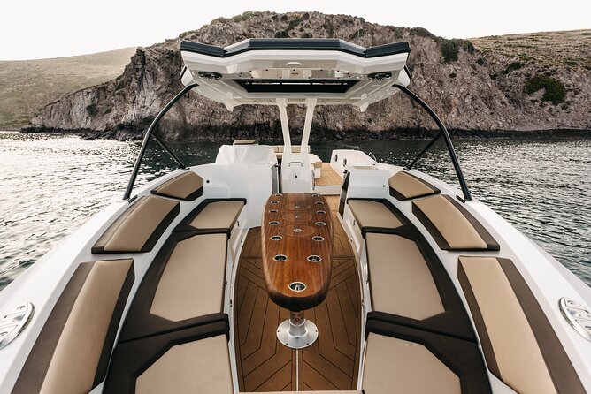 ❖ Milos: Private Yacht Tour—Kleftiko Sarakiniko Poliegos - The North Cruise: Sarakiniko, Blue Bay, and Pollonia