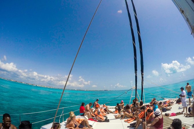 Mujeres Island Tour by Catamaran from Cancun City - The party-cruise question