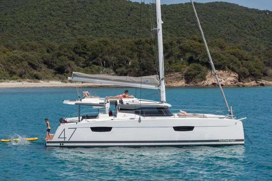 Mykonos: Catamaran Cruise with 3-Course Meal and Transfers - Lunch on the upper deck