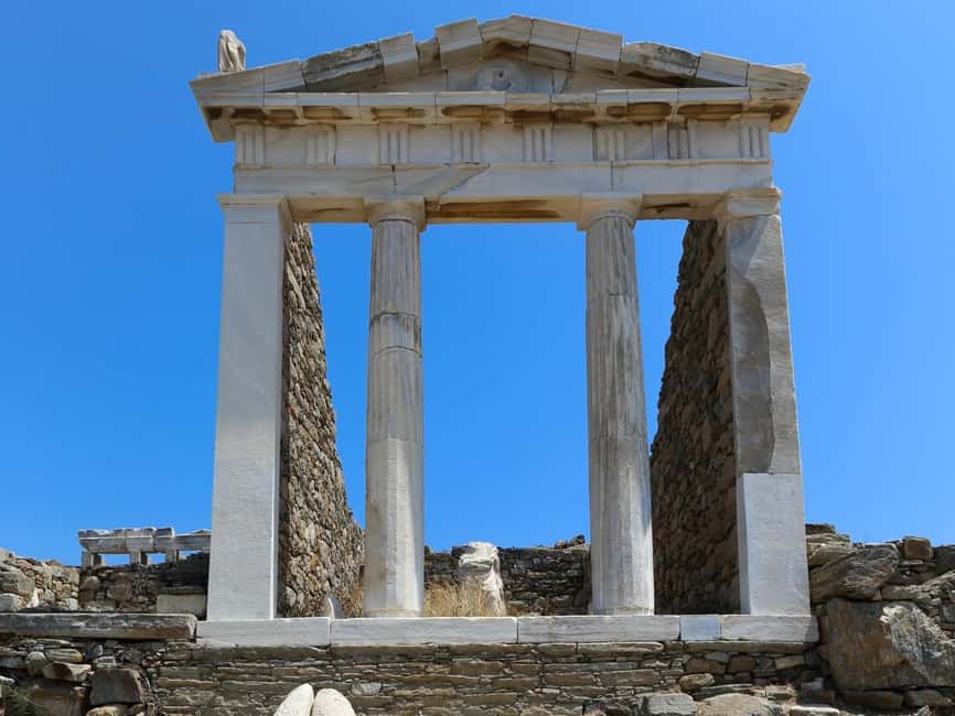 Mykonos Cruise: Prosecco, BBQ, Sailing Demo & Delos Stop - A Greek BBQ with plenty to eat