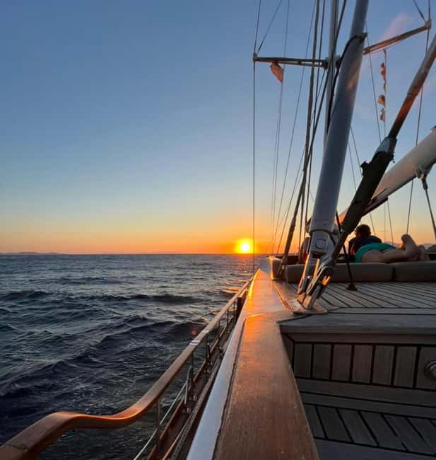 Mykonos: Sunset Sail Cruise to Rhenia, Beach Hopping, Dinner - Sailing past five Mykonos beaches