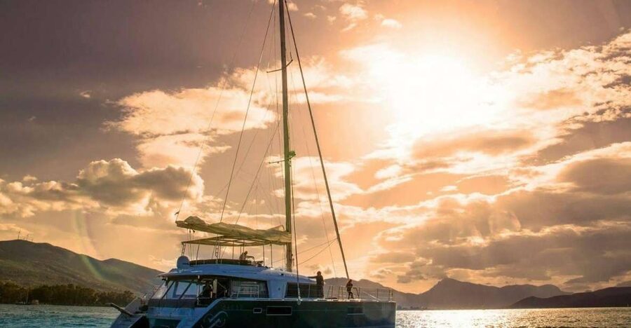 Naxos: Catamaran Cruise with Lunch & Drinks - What a full day on the Naxos catamaran feels like