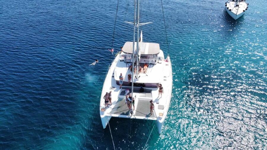 Naxos: Naxos Catamaran Sailing Cruise with Lunch and Drinks - Homemade Moussaka, Dakos, and Drinks