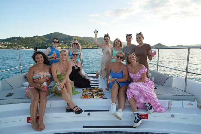 NEW SUNSET TOUR-Airlie Beach Sunset Sail in Style- BYO drinks - Music and the social feel onboard