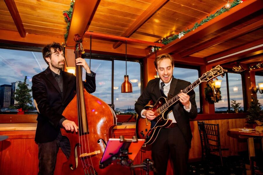New York City: Holiday Jazz Classic Motor Yacht Cruise - The music makes or breaks the evening