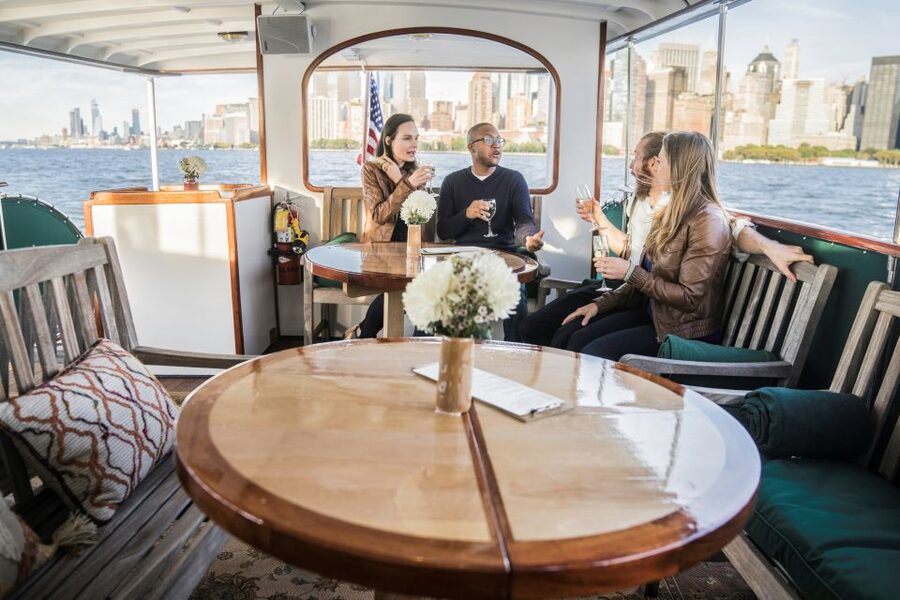 New York City: Mini Yacht Boat Ride with Sightseeing - Key points to know before booking
