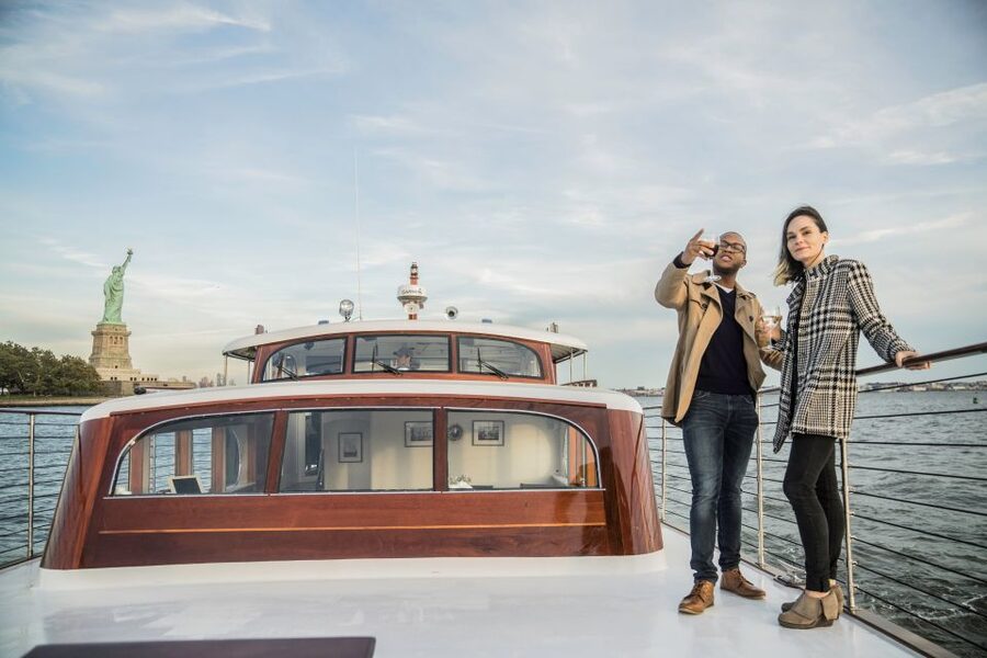 New York City: Mini Yacht Boat Ride with Sightseeing - One drink and a light spread of hors doeuvres
