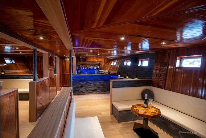 Northern Lights Yacht Cruise in Reykjavik - City light and the question of distance