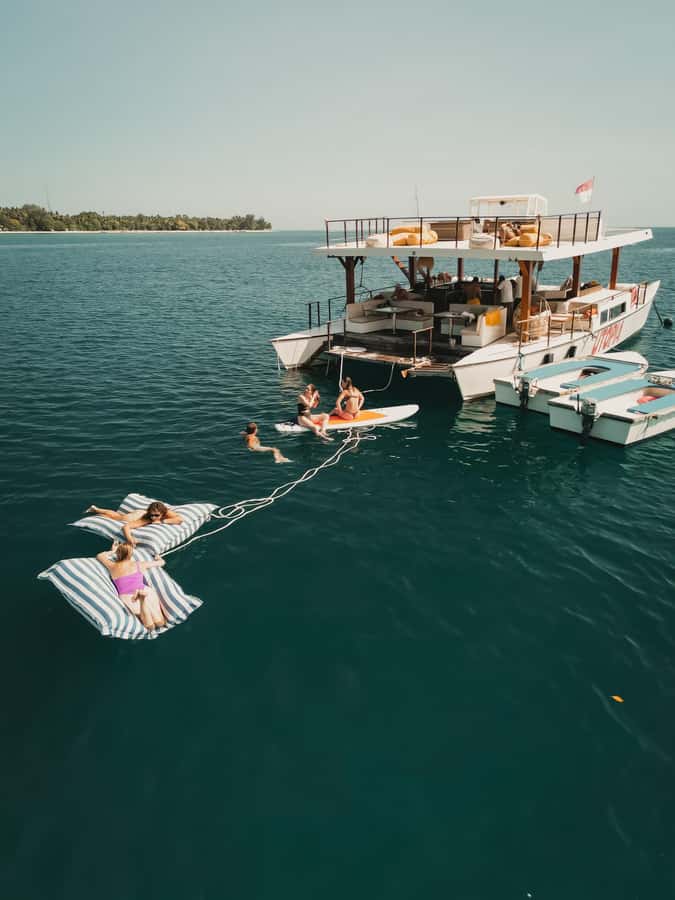 Nusa Lembongan: 4-in-1 Half-Day Catamaran Snorkeling Cruise - Floating beach club time in a calm bay