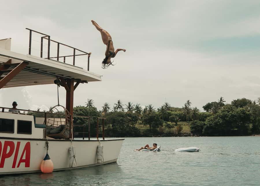 Nusa Lembongan: 4-in-1 Half-Day Catamaran Snorkeling Cruise - What to pack for an easy day on the water