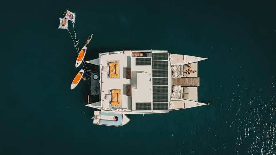 Nusa Lembongan: 4-in-1 Half-Day Catamaran Snorkeling Cruise - The catamaran itself is part of the appeal