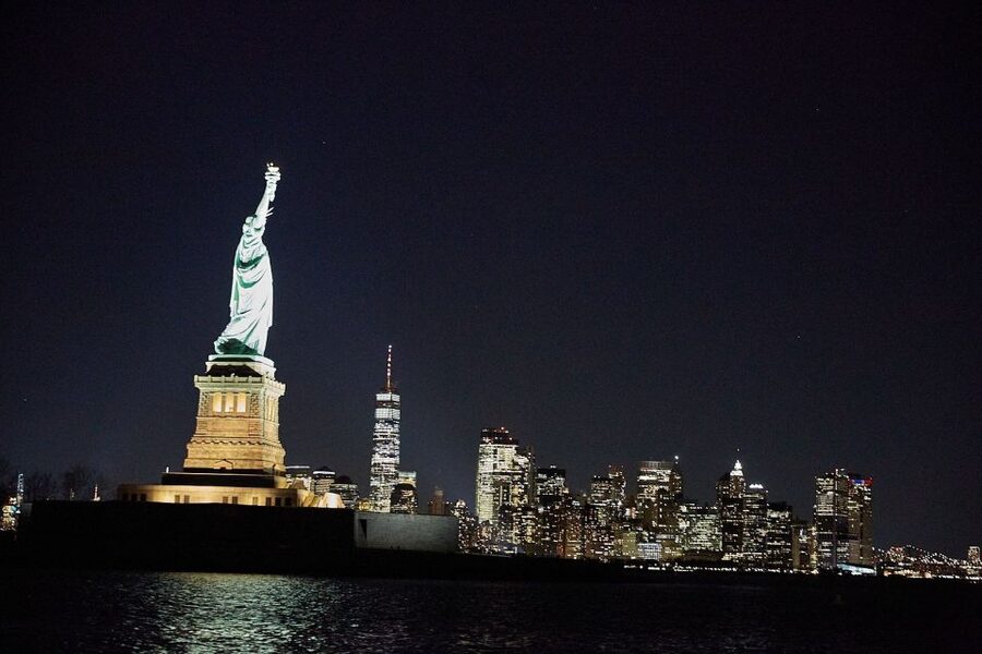 NYC: City Lights Yacht Cruise with Drink Included - Key points to know before booking