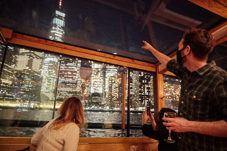NYC: City Lights Yacht Cruise with Drink Included - A polished night on the Hudson