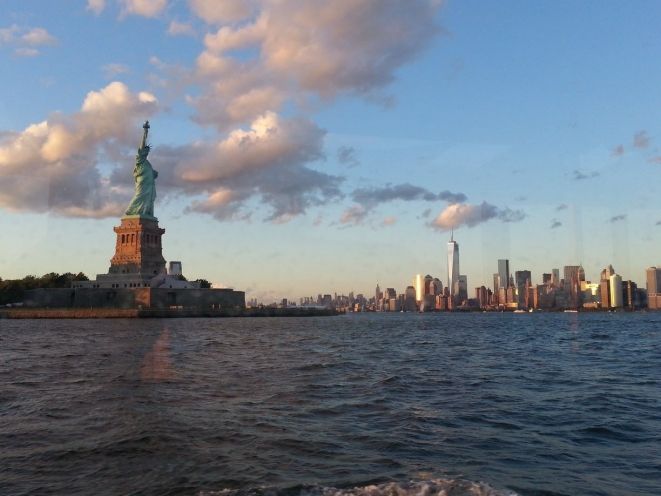 NYC: Evening Jazz Cruise on the Yacht Manhattan - Drinks, snacks, and the value of the ticket