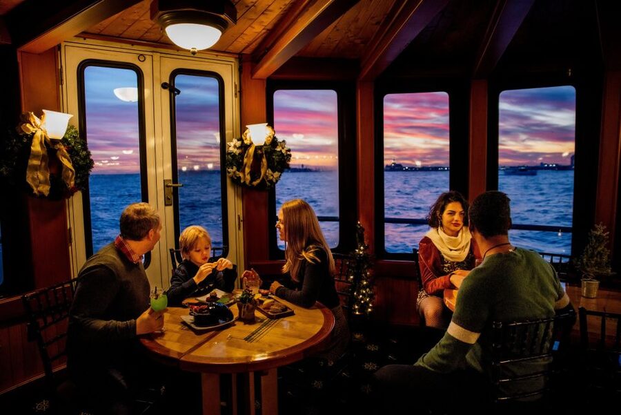 NYC: Holiday Yacht Cruise with Jazz, Cocoa & Carols - Jazz, carols, and a warm salon