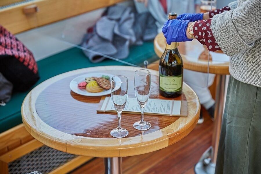 NYC: Holiday Yacht Cruise with Jazz, Cocoa & Carols - Cocoa, cookies, and the included drink