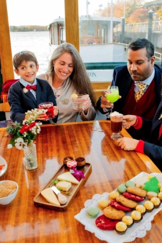 NYC: Holiday Yacht Cruise with Jazz, Cocoa & Carols - What the $134 price really buys you