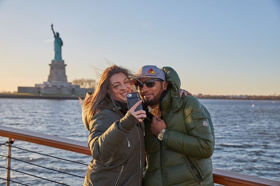 NYC: Holiday Yacht Cruise with Jazz, Cocoa & Carols - From Chelsea Piers to Lower Manhattan