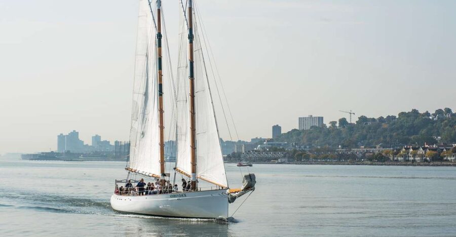 NYC: Hudson River Fall Foliage Sailing Trip - Meeting the Hudson River Palisades