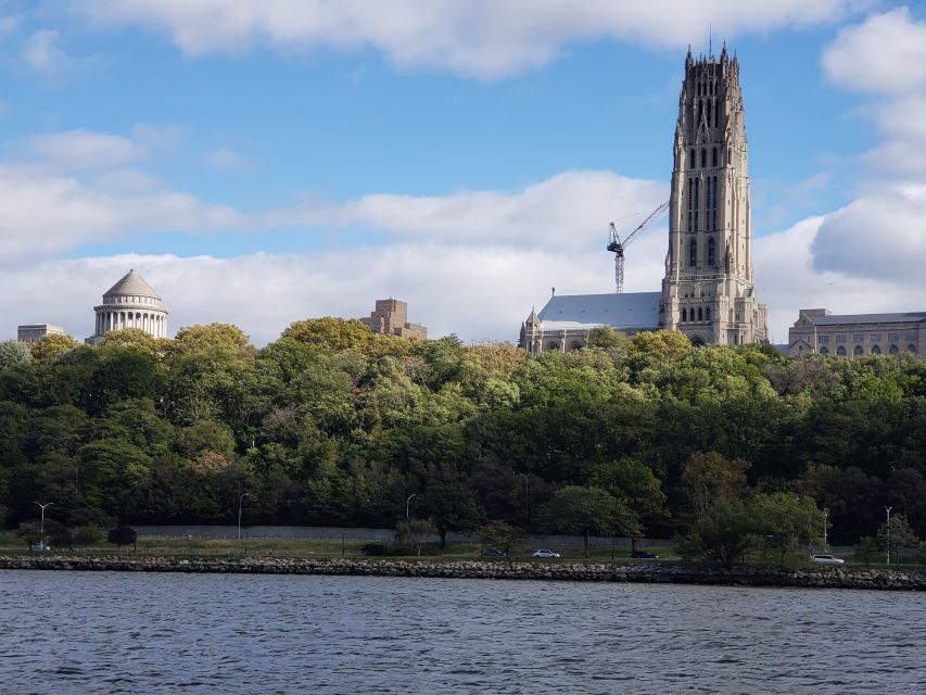 NYC: Hudson River Fall Foliage Yacht Tour - The George Washington Bridge and northern views