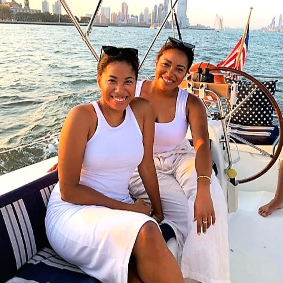 NYC: Private Champagne Sail to the Statue of Liberty - Champagne beside the Statue of Liberty