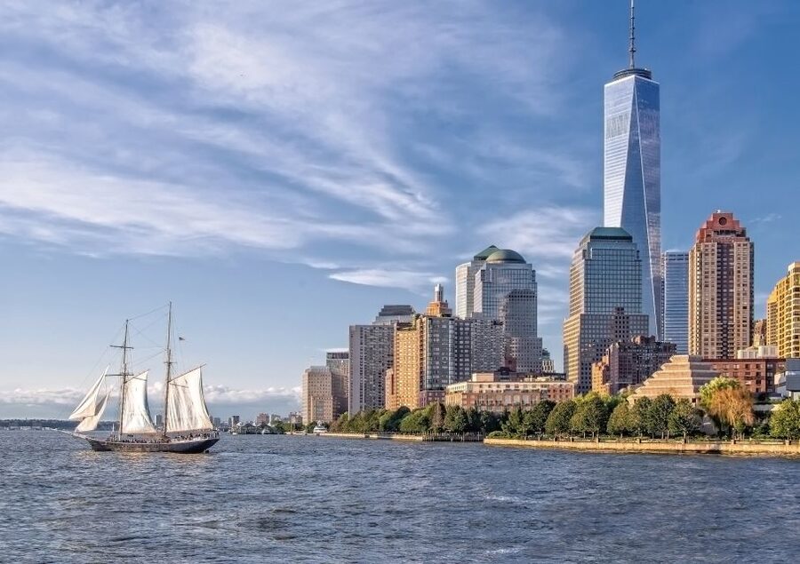 NYC: Statue of Liberty Day Sail with Onboard Bar - Who will enjoy this sailing most