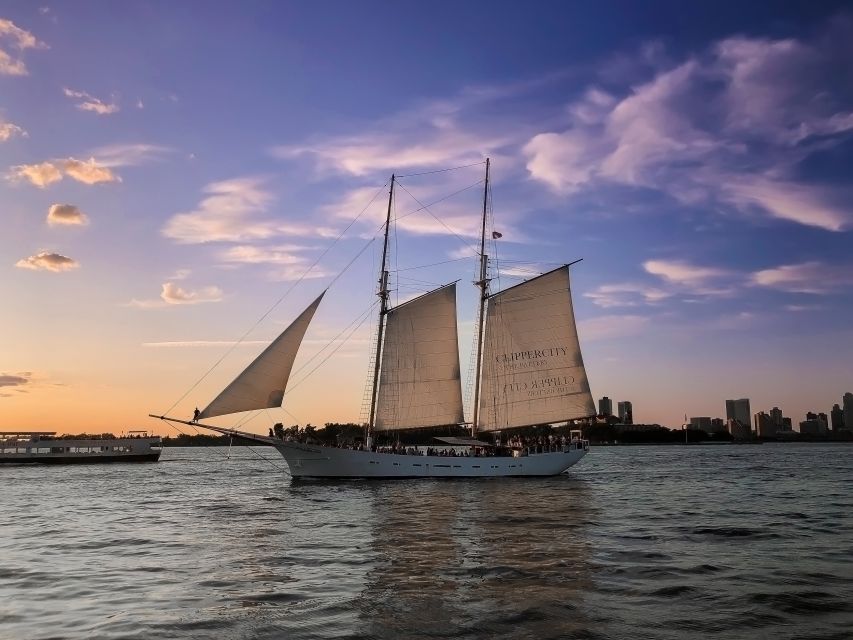 NYC: Statue of Liberty Day Sail with Onboard Bar - The Battery, Brooklyn Bridge, and Governors Island