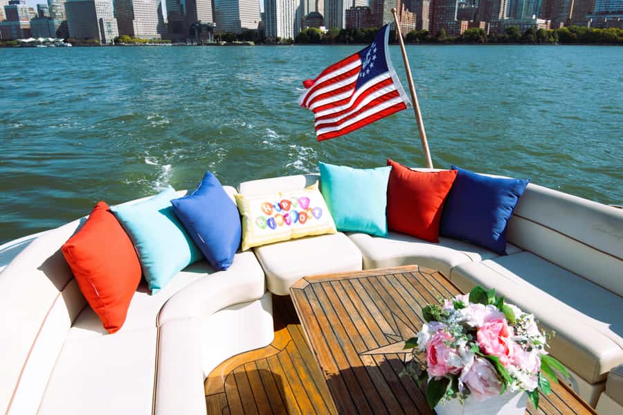 NYC: Statue of Liberty Private Yacht Tour - Pausing near the Statue of Liberty