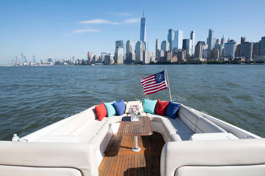 NYC: Statue of Liberty Private Yacht Tour - Food, champagne, and planning a celebration
