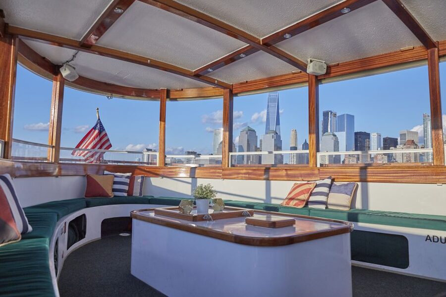 NYC: Sunset Cruise on a Small Yacht with a Drink - Key points at a glance