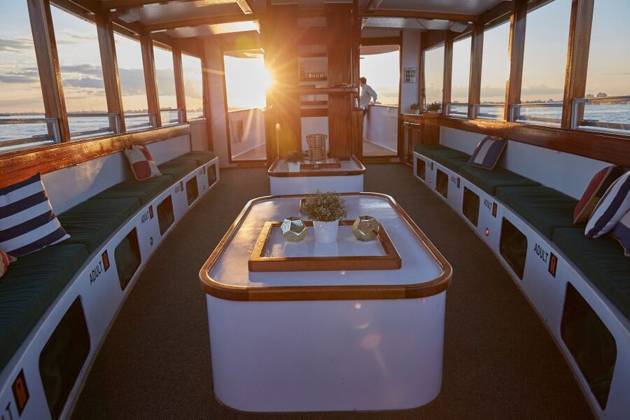 NYC: Sunset Cruise on a Small Yacht with a Drink - A route built around sunset landmarks