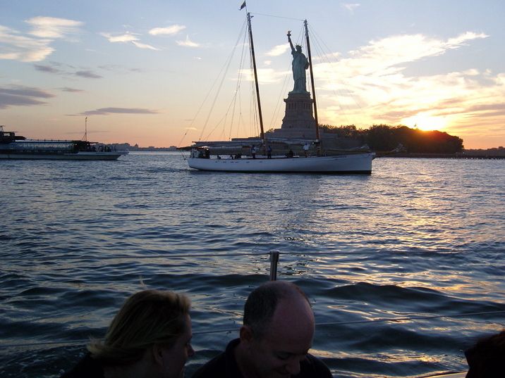 NYC: Sunset Sail Aboard Schooner Adirondack - The crew makes the difference