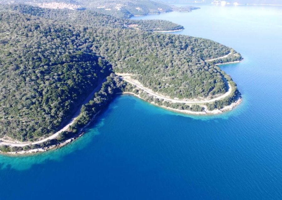 Nydri: Full-Day Sailing Cruise with Swim Stops & Meal - What this eight-hour sailing day is really like
