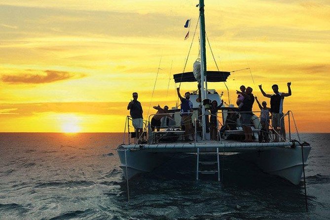 Oahu Catamaran Waikiki Sunset on 40 Foot Catamaran: Food and BYOB - A sunset view from the Pacific, not the sidewalk