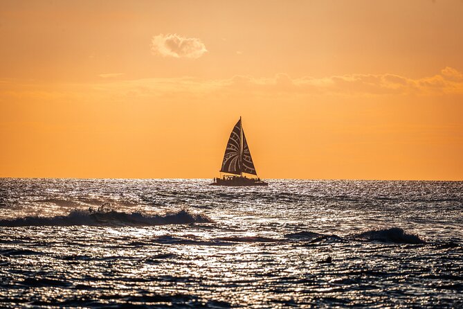 Oahu's Waikiki Coast: Moana’s Sunset Cocktail Sail - The crew makes the difference