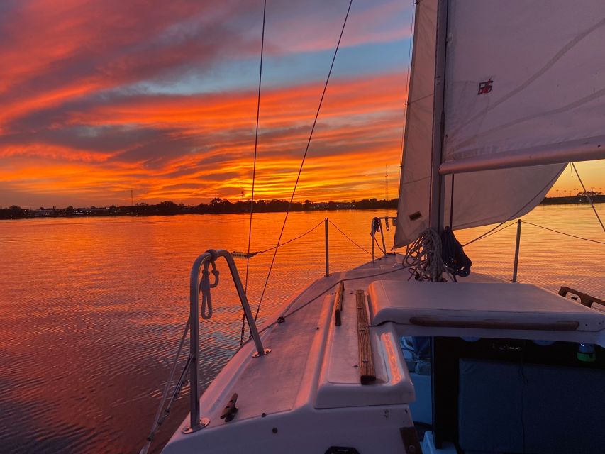 Orlando: Private Sunset Sailing Trip on Lake Fairview - The middle of the trip: open water and conversation