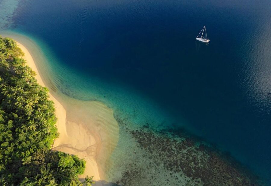 Palawan: Private Sailing Yacht Cruise in El Nido - The long return across Bacuit Bay
