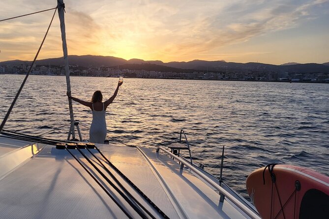 Palma: 2-Hour Sunset Catamaran Cruise with Drinks - Food, cava, cocktails, and the service style