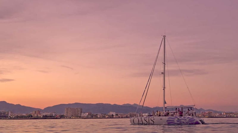 Palma de Mallorca: Deluxe Catamaran Sailing Tour with Meal - What to bring and what to leave behind