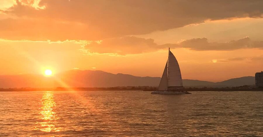 Palma de Mallorca: Sunset Sailing Catamaran Trip with Drink - Palma Cathedral from the sea