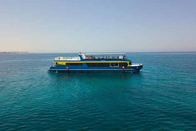 Paradise Catamaran Conquest 2 Hours Semi Submarine & snorkeling - Hurghada - The crew and the human side of the trip